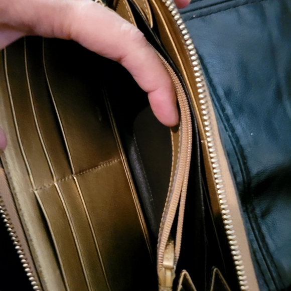 Authentic Gucci Gold Micro Guccissima Zip Around Wallet - Picture 7 of 17